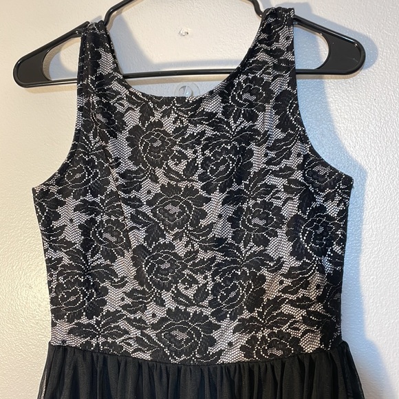 It’s me dress backless black/ silver - Picture 3 of 6